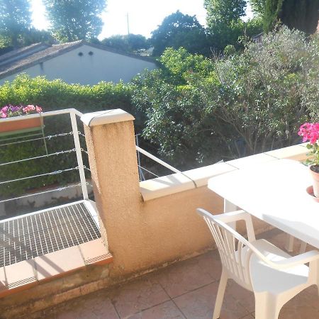 Gite T2 Avec Grande Piscine Apartment Villeneuve-la-Comptal Exterior foto